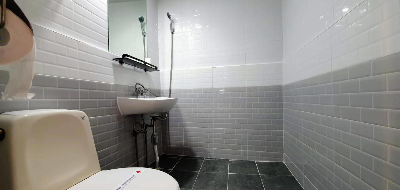 New Sun Guesthouse Myeongdong Сеул Экстерьер фото