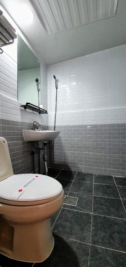 New Sun Guesthouse Myeongdong Сеул Экстерьер фото