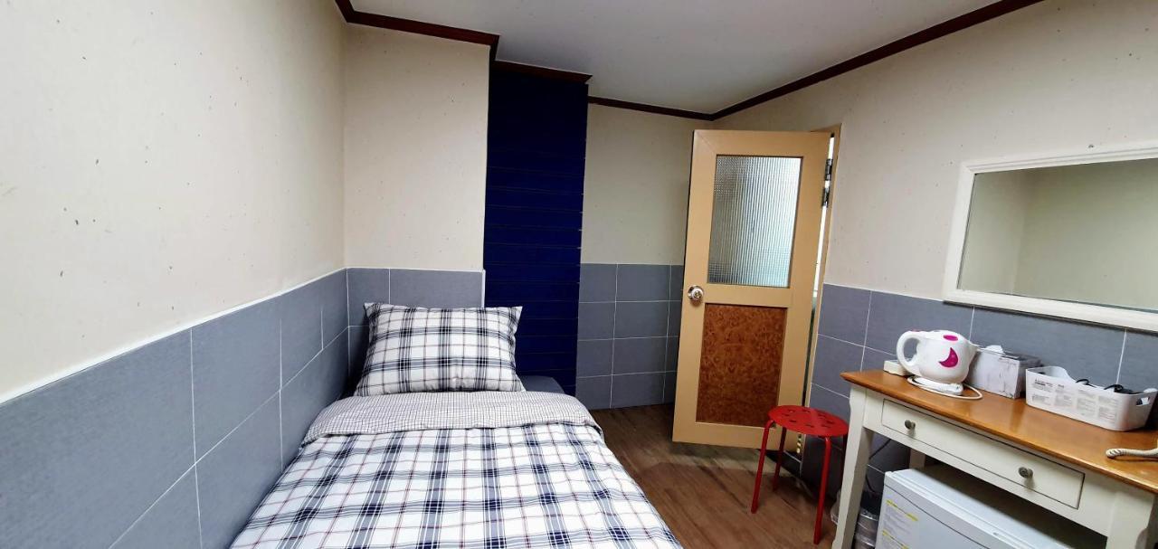 New Sun Guesthouse Myeongdong Сеул Экстерьер фото