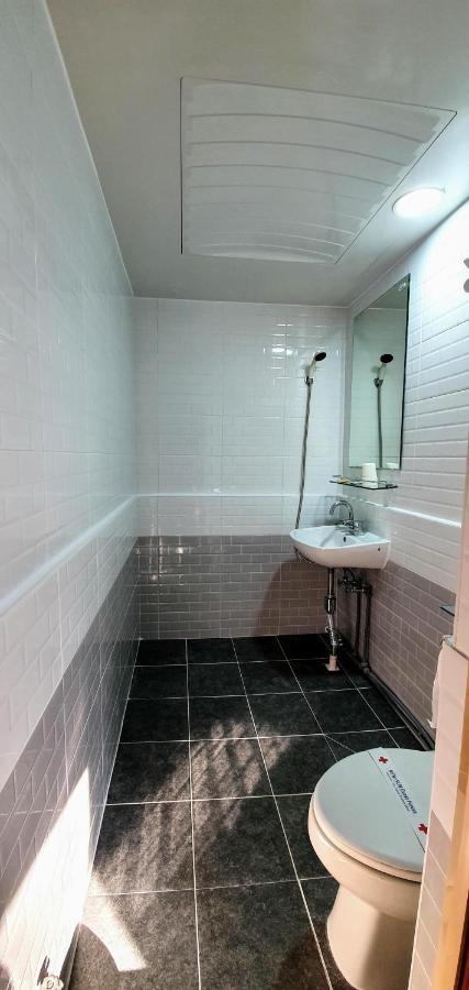 New Sun Guesthouse Myeongdong Сеул Экстерьер фото