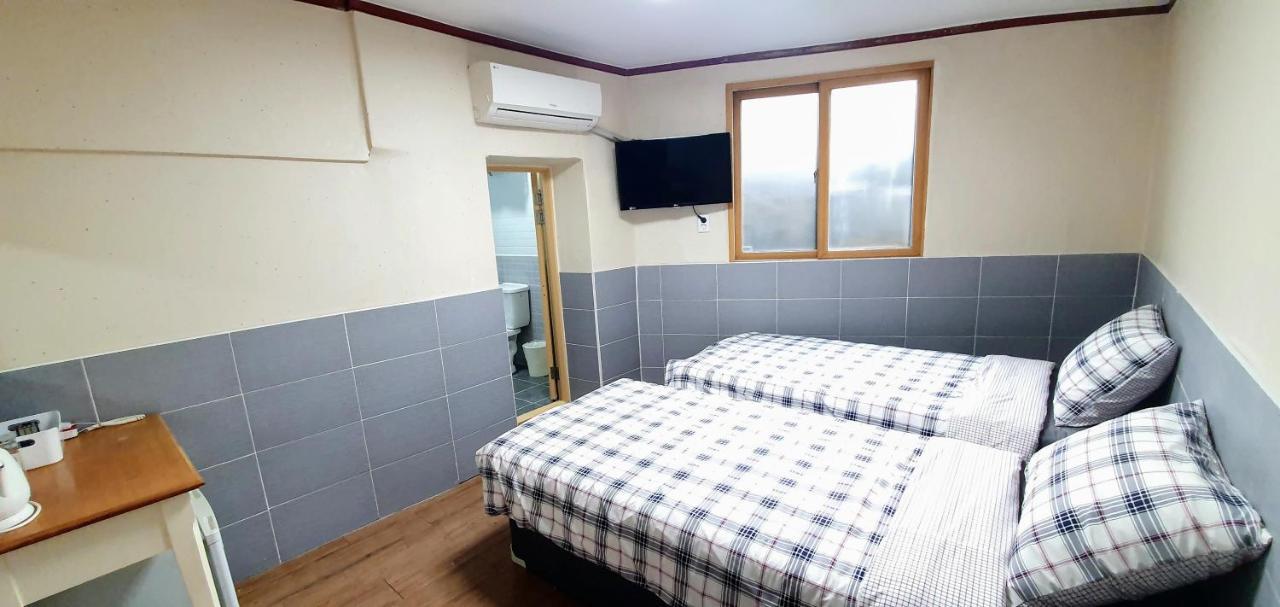 New Sun Guesthouse Myeongdong Сеул Экстерьер фото