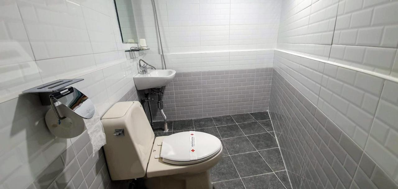 New Sun Guesthouse Myeongdong Сеул Экстерьер фото